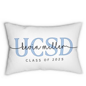 Almohada de regalo de graduación, almohada personalizada con nombre de la universidad y año de clase, regalo de graduación para la decoración del dormitorio de graduados de la escuela secundaria o la universidad.