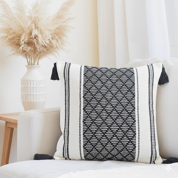 Woven Pillow Covers with Tassels Cotton Cushion Covers Decorative Designer PillowCase Modern Boho Home Decor Trendy Checkered Plaid Pattern