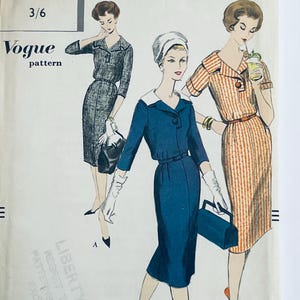 Könnte beinhalten: Ein Vintage-Schnittmuster von Vogue mit drei Frauen, die verschiedene Kleider tragen. Die Schnittmuster-Nummer lautet 3/6. Der Text "Vogue pattern" ist auf der Seite gedruckt.