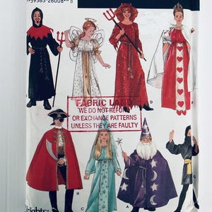 Puede incluir: Un patrón de costura con ilustraciones de disfraces de Halloween. Los disfraces incluyen un diablo, un ángel, un pirata, una reina, un mago y un ninja. Los disfraces son de varios colores, incluyendo rojo, negro y azul. El texto "FABRIC LAND" es visible.