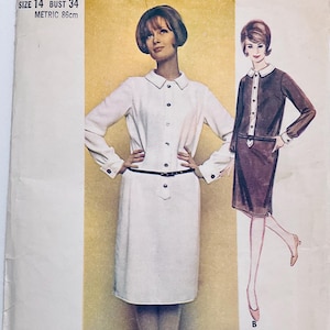 Könnte beinhalten: Vintage Schnittmuster mit einer Frau in einem weißen Kleid mit schwarzem Gürtel und passender Illustration. Das Muster enthält Maße: Größe 14, Brustumfang 86cm. Das Kleid hat einen Kragen und Knöpfe.