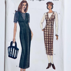 Pode incluir: Um padrão de costura vintage com dois designs de vestidos. Um vestido é um vestido envolvente escuro sem mangas com um top listrado por baixo. O outro é um vestido xadrez com mangas compridas e um design de abotoamento duplo. O padrão é rotulado "Very Vogue".