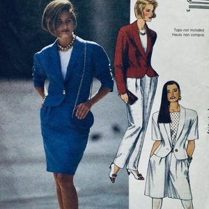 以下が含まれることがあります： ブレザーとスカートのセットの裁縫パターン。パターンはサイズ12、14、16用です。パターンは、異なるバージョンの衣装を着た3人の女性で説明されています。パターンはシンシティ製で、パターン番号は5232です。