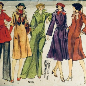 Vogue Basic Design 1255 Vintage 1975 Sewing Pattern Misses&#39; Dress or Top and Pants size 32.5 bust used
