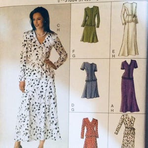 Vogue 7822 Easy Sewing Pattern Misses&#39; Misses&#39; Petite Top and Skirt sizes 14 16 18 factory folded