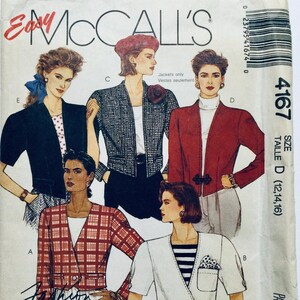 Pode incluir: Um padrão de costura para jaquetas, McCall's Easy 4167, tamanho D (12, 14, 16). O padrão inclui cinco estilos diferentes de jaquetas, com uma variedade de cores e padrões.
