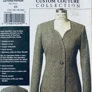 Op de afbeelding: Een grijs tweed jaspatroon op een witte achtergrond. Het patroon is voor de maten 42-44-46-48. De jas wordt op een mannequin getoond. Het patroon bevat instructies voor couture constructiedetails.