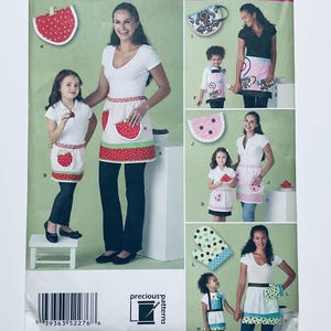 Simplicity 2276 Sewing Pattern Child's and Misses' Aprons and potholders factory folded
