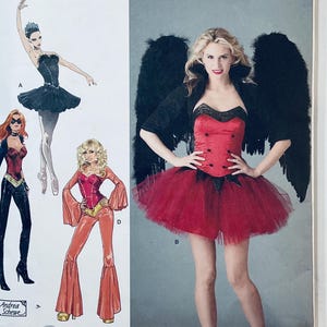 Può includere: Una donna in costume rosso e nero con ali di piume nere. Il costume comprende un top rosso stile corsetto, una gonna a tutù rossa e un bolero nero. L'immagine mostra anche illustrazioni di altri costumi, tra cui una ballerina e abiti ispirati ai supereroi.