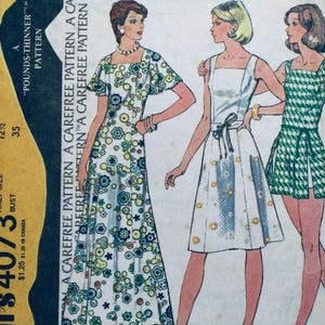 Puede incluir: Un patrón de costura vintage con tres mujeres que llevan diferentes estilos de vestidos. El patrón es para un vestido "despreocupado" e incluye instrucciones para hacer un vestido largo de estampado floral, un vestido blanco más corto con cinturón de lazo y un vestido de cuadros verdes y blancos. El patrón está etiquetado como "It's 4073" e incluye el precio de 1,25 €.