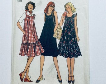 Style 1570 Vintage 1976 Sewing Pattern Misses Dress or Pinafore to fit 36" bust (92 cm) cut complete