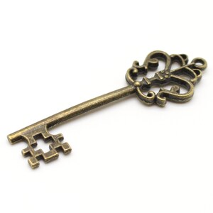 1 Bronze Classical Key Pendant - Nickel Free Tibetan Silver Alloy- DIY Jewelry & Crafts