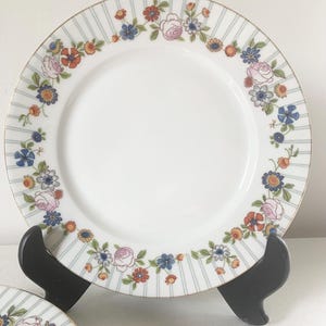 Vintage Limoges French porcelain dinner plates GUE281 set of 4.