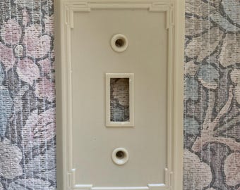 Vintage MM Cream Switch Plate Covers / Bakelite Art Deco Single Light
