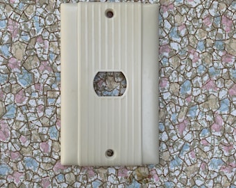 Vintage Switch Plate Covers / White Ivory Cream Art Deco single horizontal Light Switch Cover / fine ribbed / old house parts