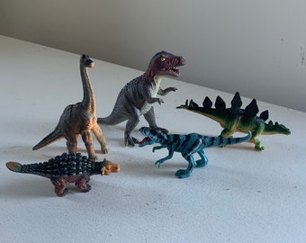 Vintage plastic dinosaur play set / dinosaur toy figurines / imagination / trex brontosaurus stegosaurus