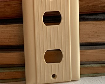Vintage Switch Plate Covers / White Ivory Cream Art Deco single Light Switch Cover / fine ribbed / old house parts