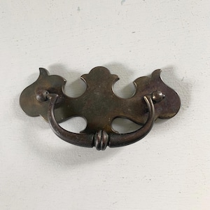 Antique brass chippendale batwing drawer pulls /  furniture hardware / scalloped ornate gold hollywood regency