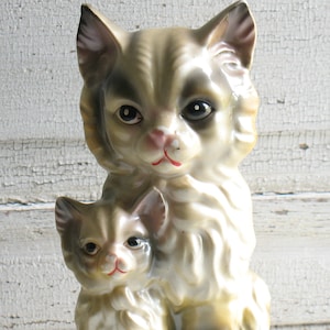 Vintage ceramic cat and kitten figurine / retro kitty cat decor / kitsch kitty collectibles/ cat lover gift