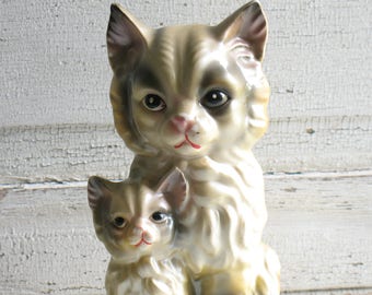 Vintage ceramic cat and kitten figurine / retro kitty cat decor / kitsch kitty collectibles/ cat lover gift