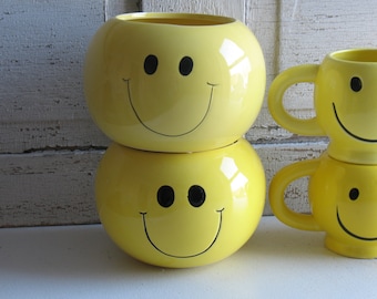 Vintage 1970s smiley face planter / yellow ceramic smile bowl / kitsch trinket dish / boho kitchen home decor