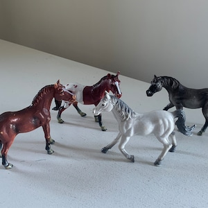 Vintage plastic horse play set / toy horse figurines / imagination / farm animals horse lover gift