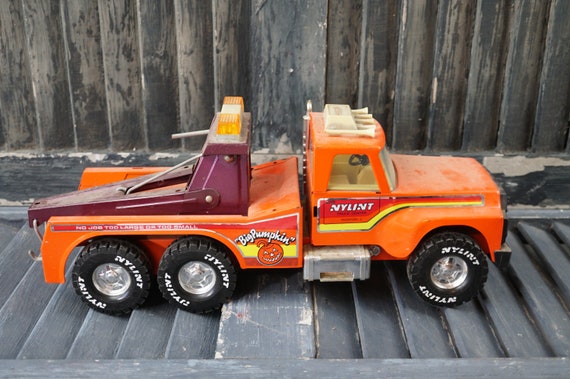 nylint tow truck
