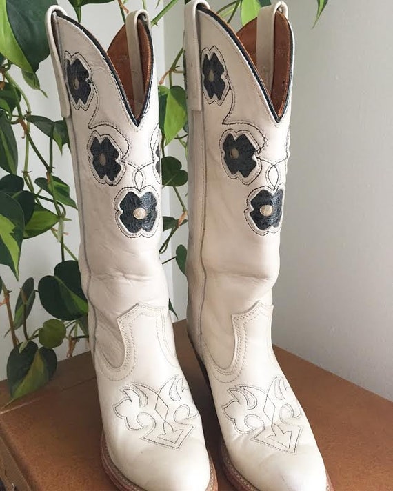 Vintage white leather cowgirl boots 