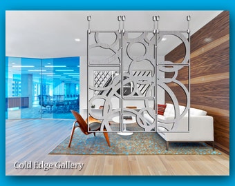 Biombo artístico de metal con círculos colgantes