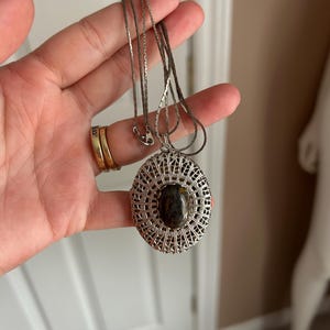 Oval locket, gift for mom, silver locket, memorial locket, locket necklace, photo jewelry, silver chain necklace, silver jewelry