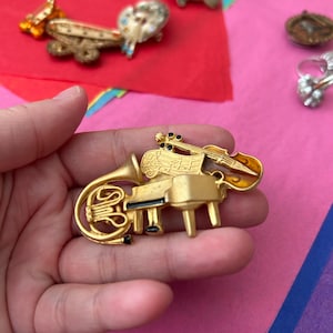 Gold violin pin, music jewelry, musical gift, gift for him, gift for her, graduation gift, instrument pins, music teacher