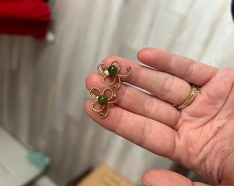 JADE SCREWBACK vintage earring, JADE flower screw back earrings, old earrings, Valentine gift for her floral jewelry,Ashley3535
