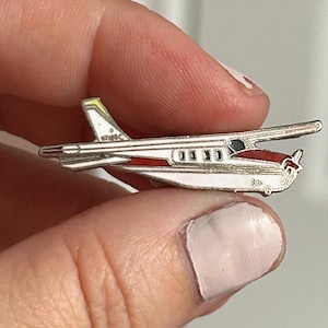 Spilla per aereo, regalo per pilota, pilota di aereo, regalo per assistente di volo, spilla da viaggio, spilla fermacravatta, spilla per cravatta, spilla da colletto, spilla militare, regalo per pilota
