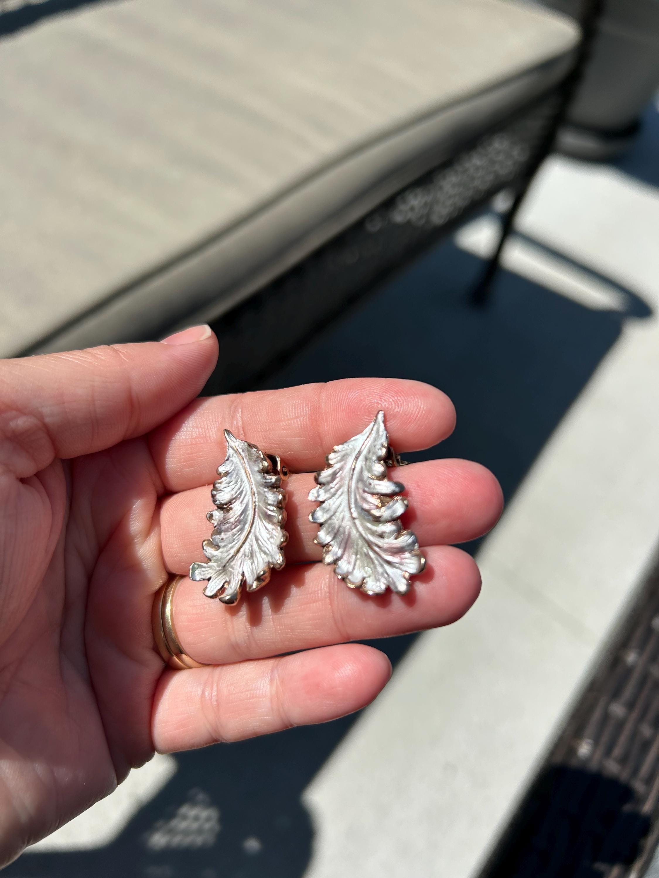 Boucles d’oreilles à clip feuilles dorées – Élégance végétale