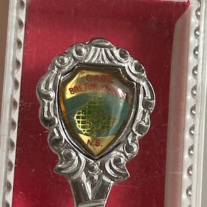 Spoon collection- New Brunswick souvenir-home decorations vintage spoons-holiday souvenirs-teaspoon tea pot cups spoons