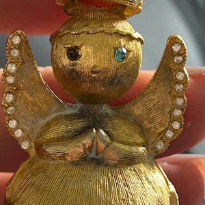 Vintage Gold Guardian Angel Pin: Christmas Jewelry Gift