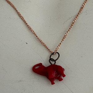 Biżuteria ze słoniem, złoty delikatny naszyjnik z łańcuszkiem, prezent dla niej, prezent na Walentynki, amulet przynoszący szczęście, naszyjnik ze słoniem, prezent urodzinowy