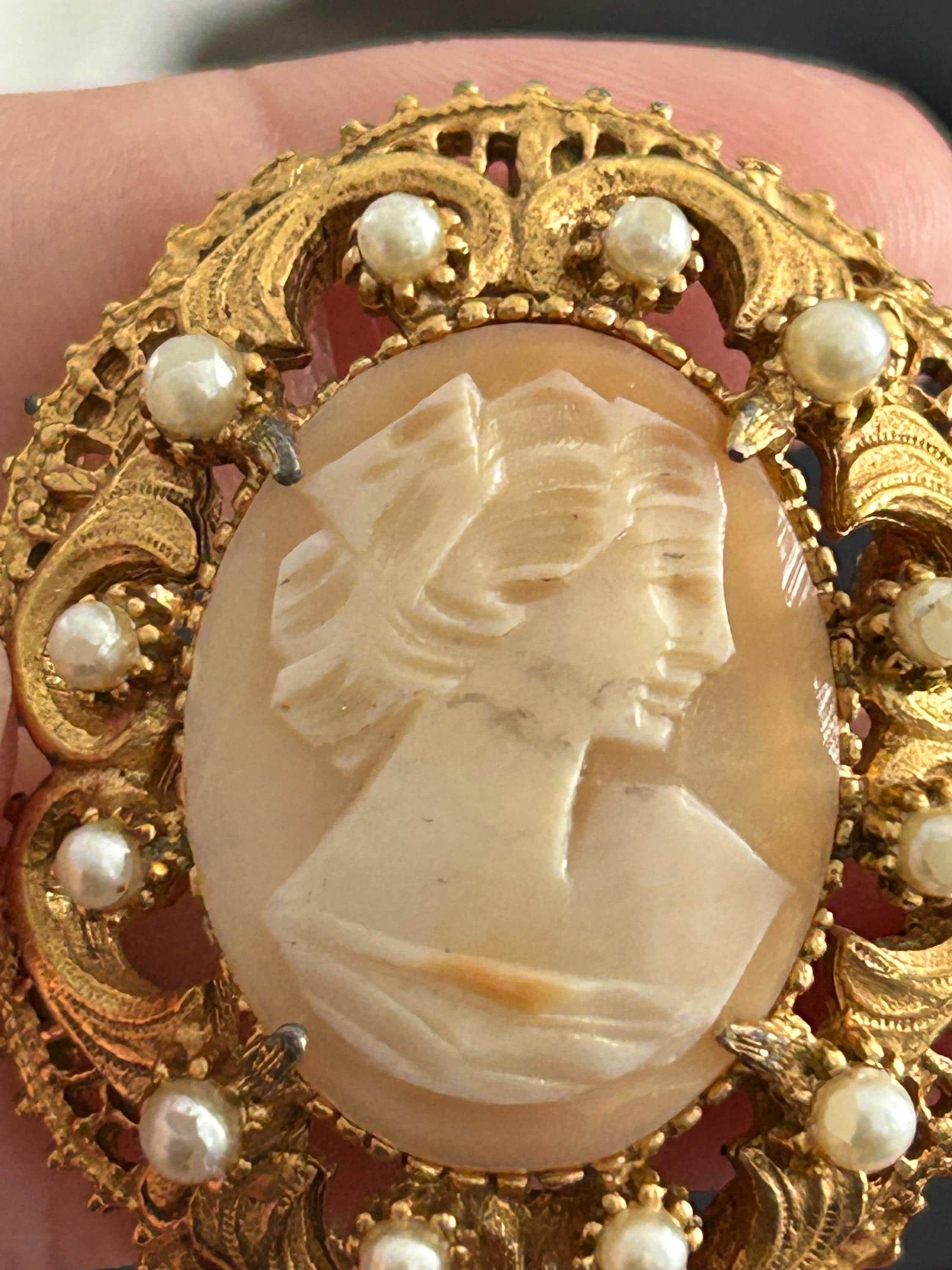 Vintage FLORENZA Gold Cameo Brooch (1950 Circa) - Etsy