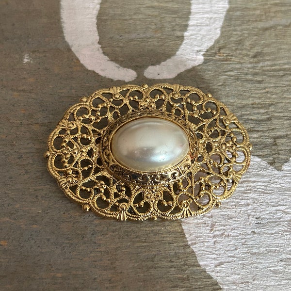 Dome PEARL BROOCH, gold vintage brooch, large pearl jewelry, June birthstone gift for her, vintage jewelry, birthday gift, Ashley3535