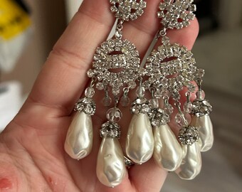 CHANDELIER vintage EARRINGS, clip on earrings- pearl aged 1970 earrings, dangle drop clip on earrings, rhinestone pearl earrings