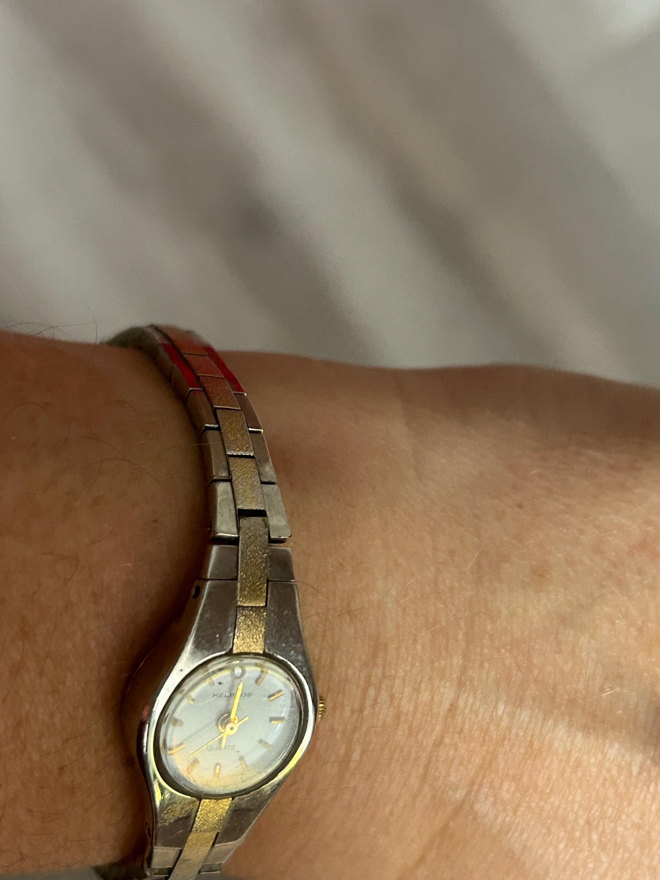 Vintage Helbros Ladies Watch: Silver Band, Stainless Steel  display picture 1