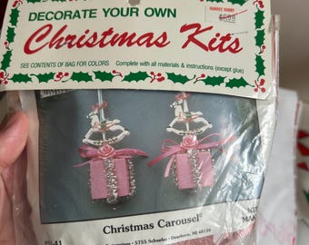 Kit artigianale per decorazioni natalizie a forma di giostra con cavalli d'epoca - Crea due