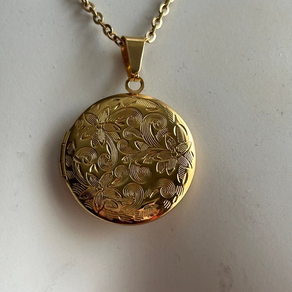 GOLD LOCKET-photo memorial jewelry-engraved woman locket-photo necklace jewelry-gift for her or girl child