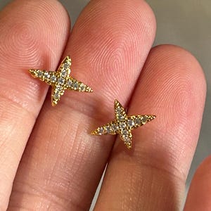 Conjunto de brincos pequenos de ouro | Brincos celestiais de ouro | Presente de aniversário para ela
