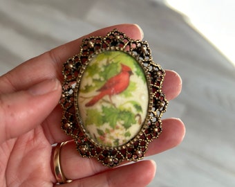 Rode kardinaal pin, vogel sieraden, cadeau voor haar, zus cadeau, vogelliefhebber cadeau, moederdag cadeau, vogel pin broche, vliegende vogel sieraden, vogel cadeau