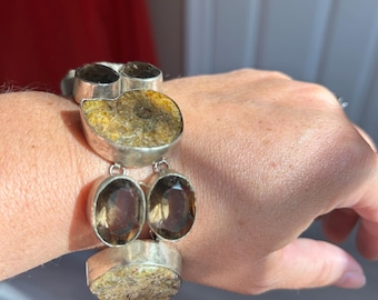 Pulseira de amonite fóssil de prata esterlina - detalhes em quartzo fumê