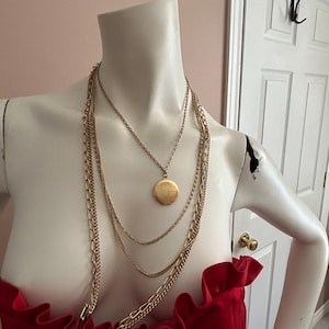 Gold locket-vintage locket-photo memorial jewelry keepsake-gift for her-gold woman chain necklace