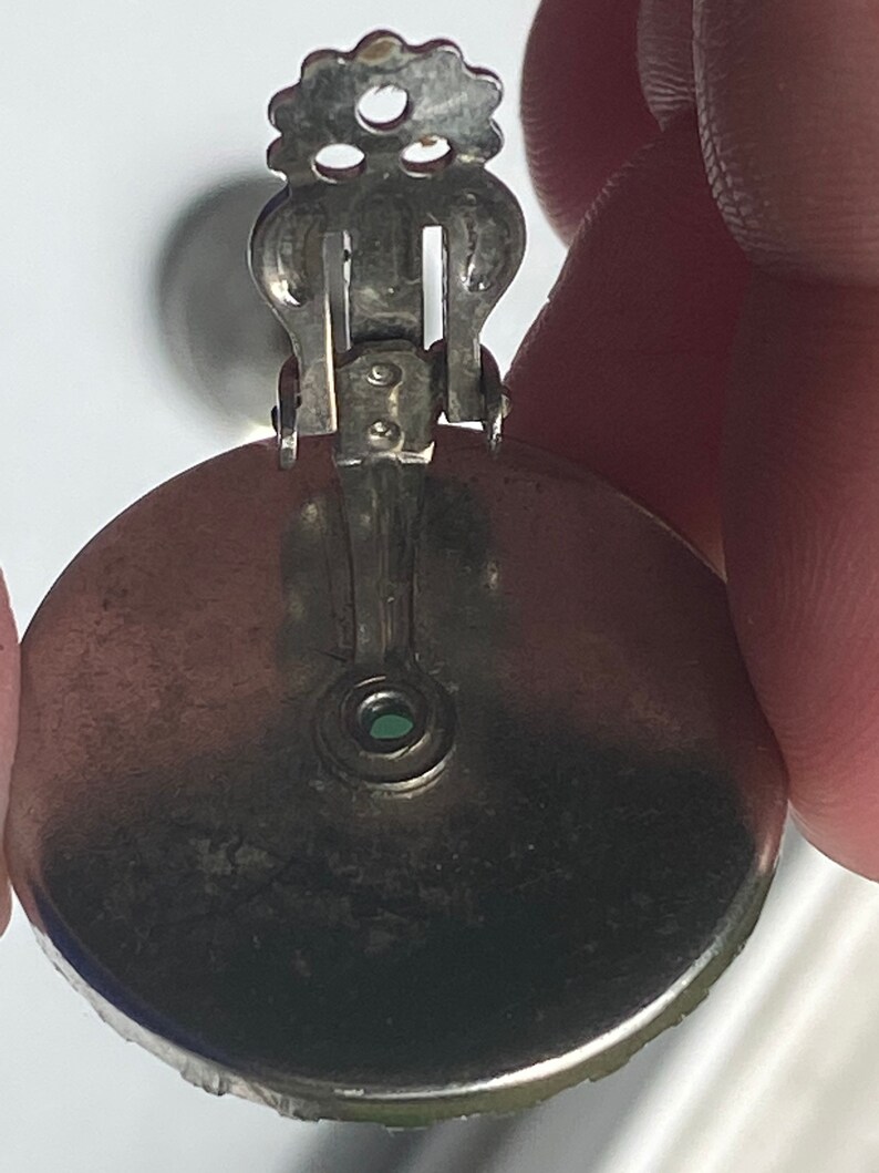 Vintage 1970 earrings-clip ons-no stamp