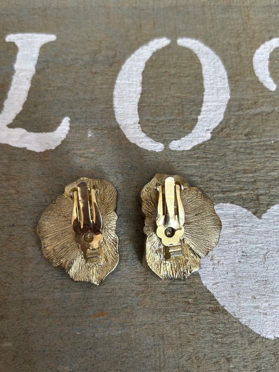 Gold rose metal clip on earrings, vintage clip on… - image 3