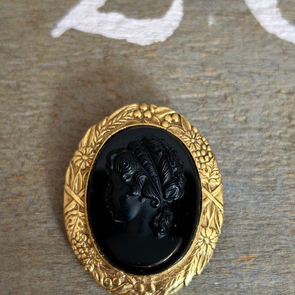 Vintage cameo, cameo brooch, vintage jewelry, vintage brooch, gift for her, gift for mom, black brooch, Victorian cameo